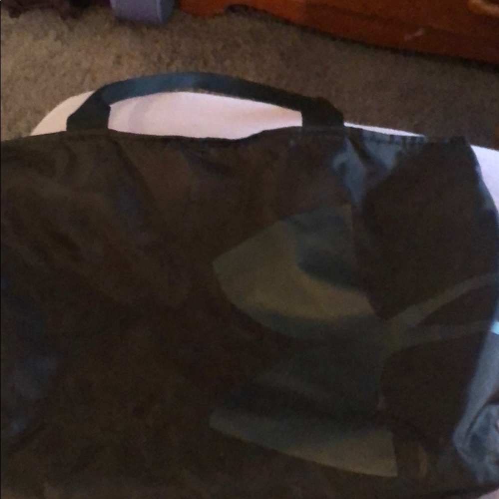 Under armour gym bag with matching accessory bag